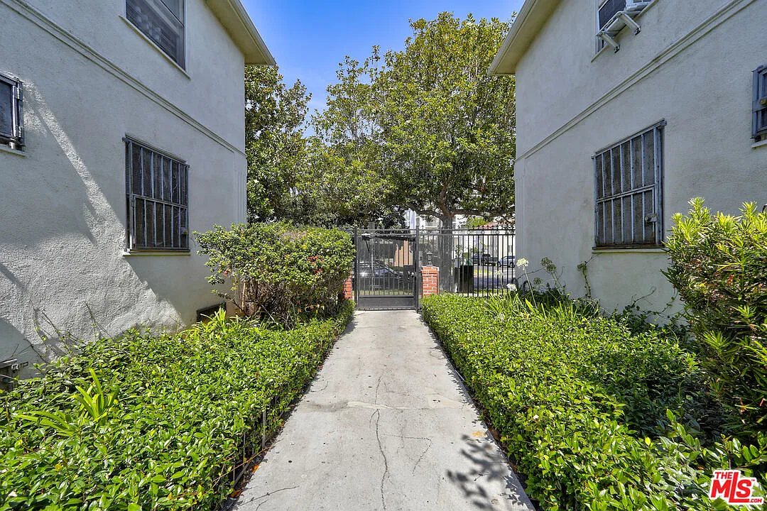 1 bed, 1.0 bath, 700 sqft, $1,950 — Photo 3