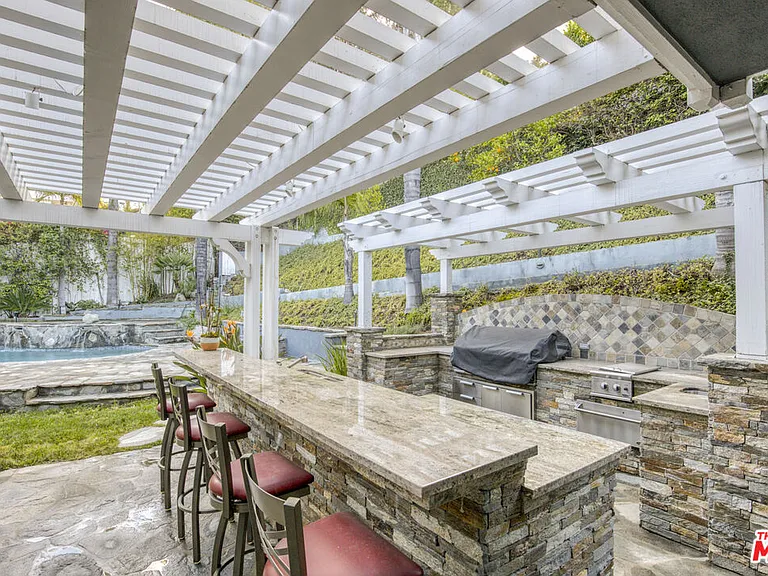 3690 Crownridge Dr — Photo 9