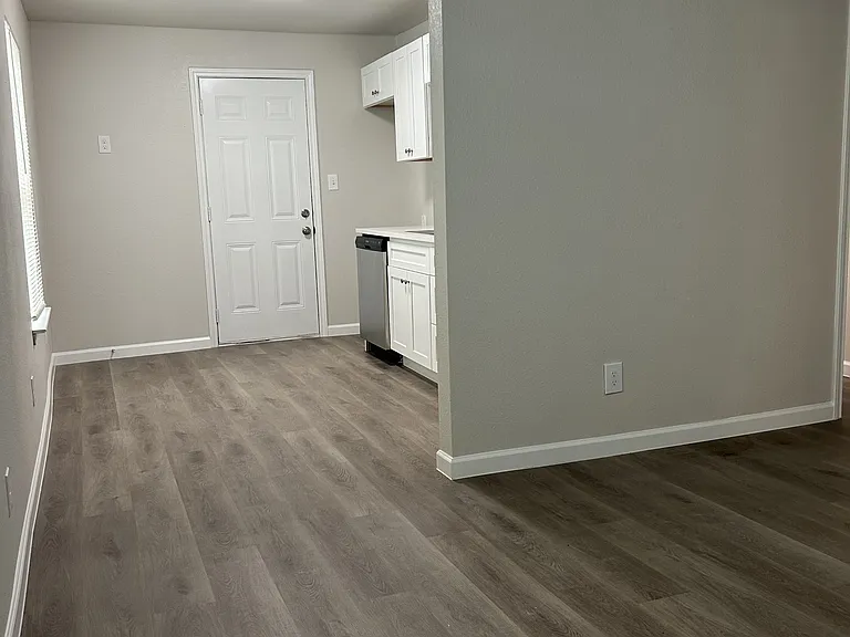 407 N Justin Ave #A — Photo 7