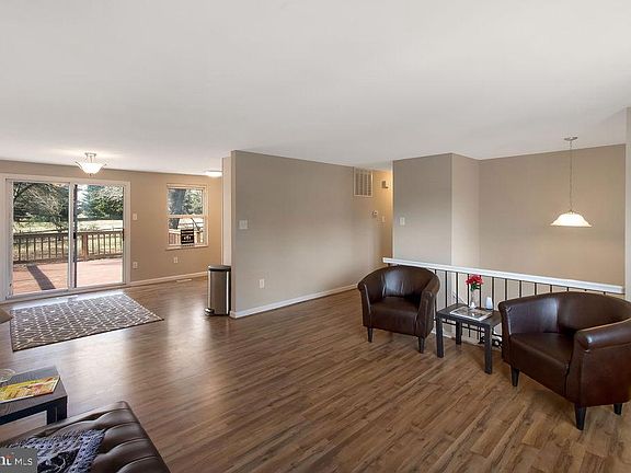 3rd image of 105 Glade Blvd