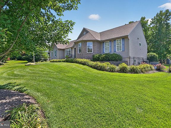 2nd image of 15 Skyline Cir