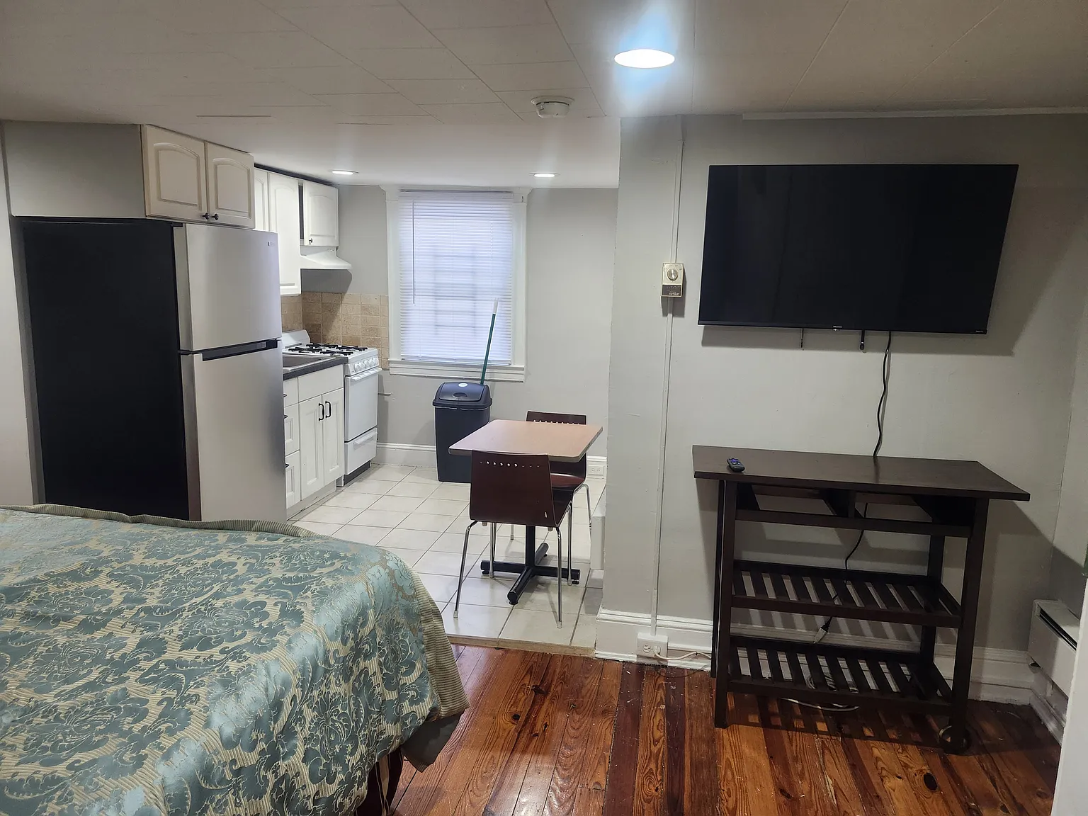 Studio, 400 sqft, $1,200 — Photo 3