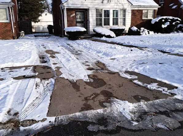 9234 E Piedmont St N, Detroit, MI 48228