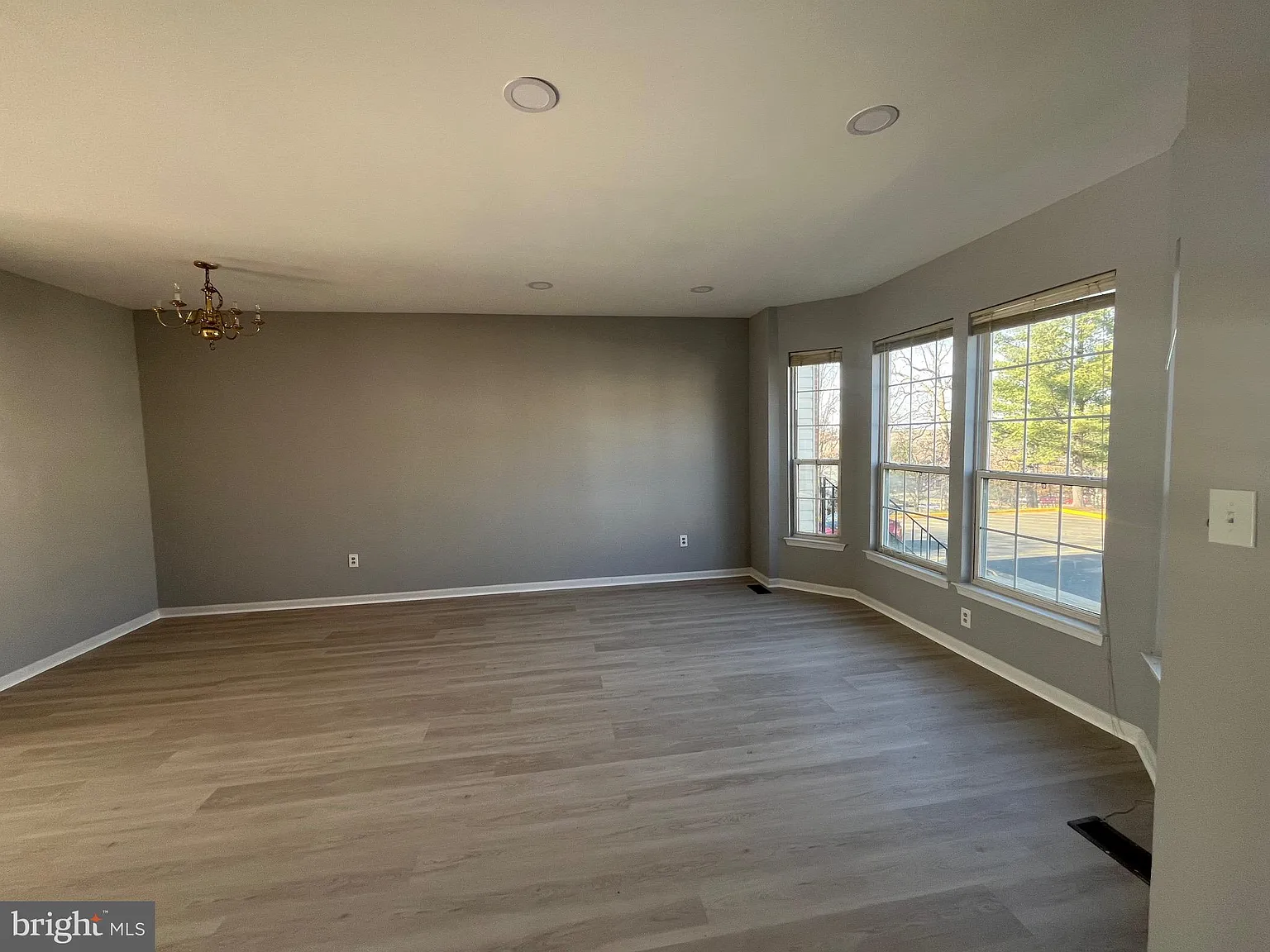3 bed, 4.0 bath, 2200 sqft, $2,800 — Photo 4