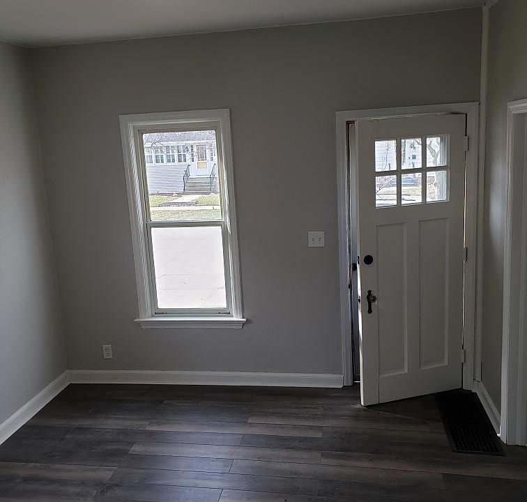 1st image of 1112 Harney Ave