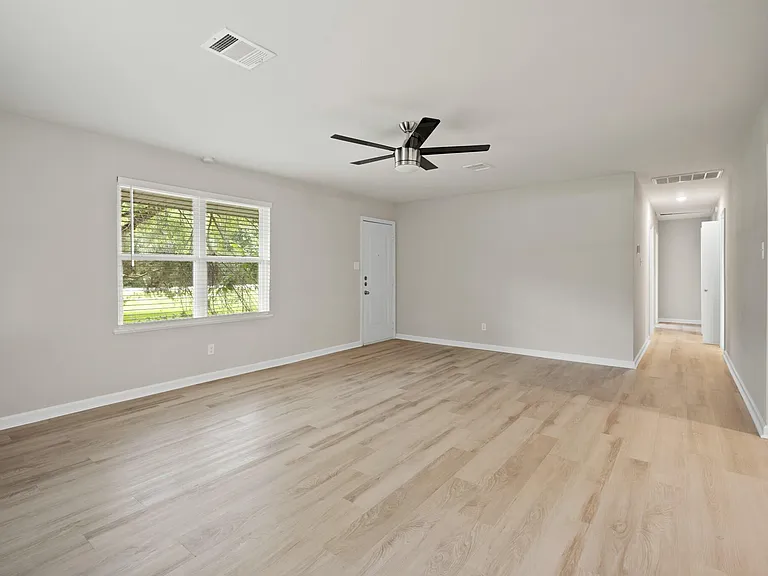 2122 Stadium Dr — Photo 5