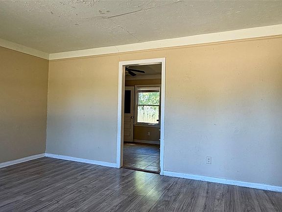 4th image of 1027 Finfrock St