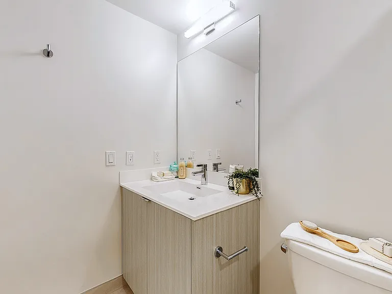 4365 Bloor St W — Photo 15