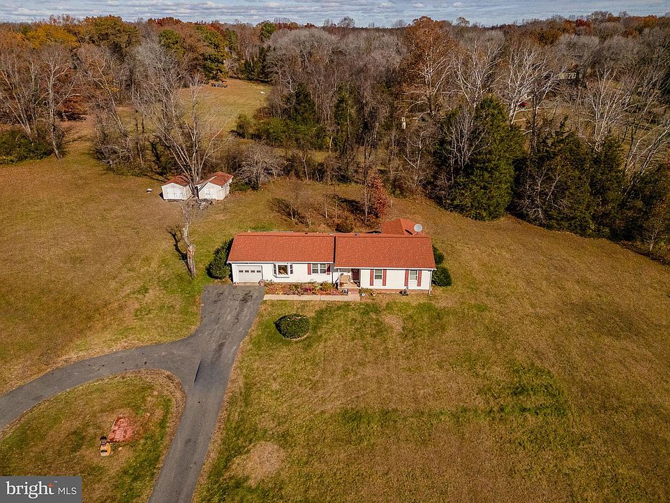 1st image of 22 Leslie Dr