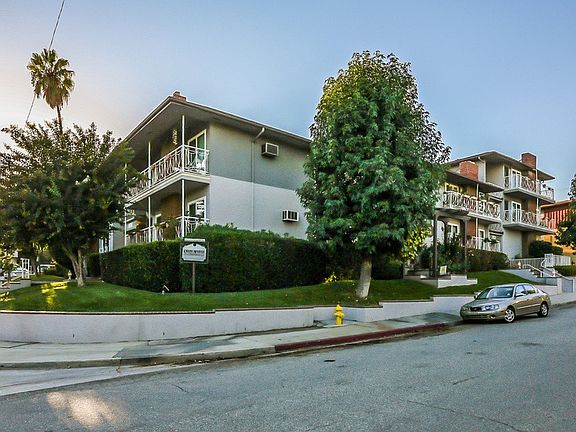 3rd image of 1696 Amberwood Dr APT B