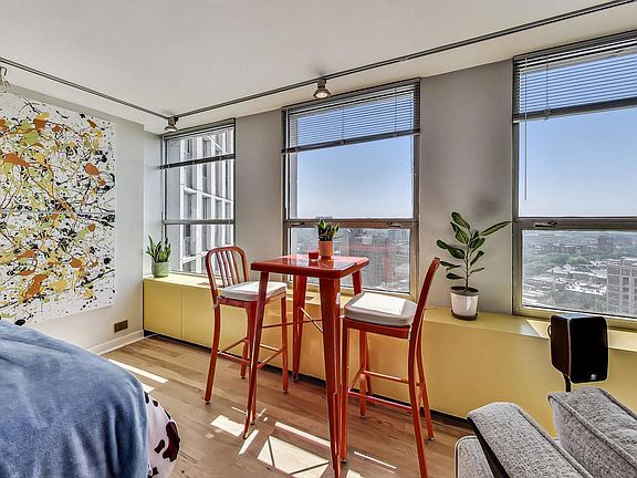 5th image of 2626 N Lakeview Ave APT 1910