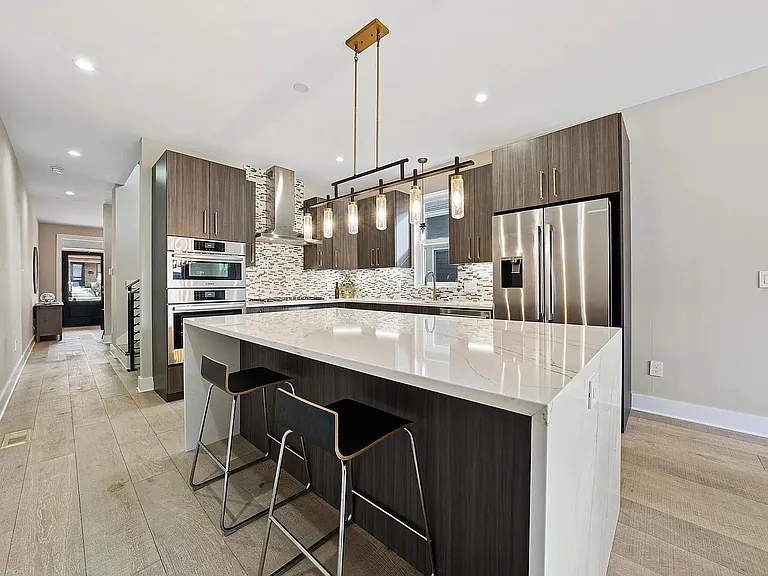 845 Summit St — Photo 18