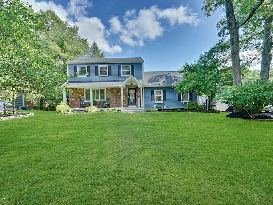 1st image of 4 Oakleaf Ln