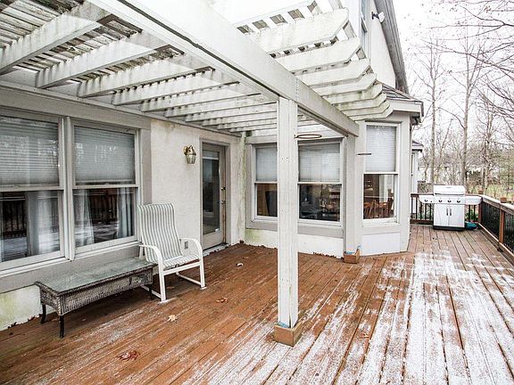 2nd image of 10093 Berkshire St NW