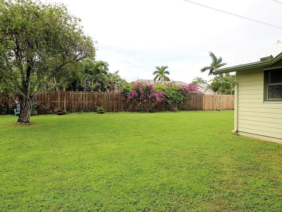 2nd image of 6712 SE Silverbell Ave