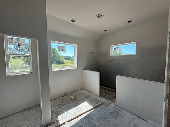 2nd image of 1000 Vh Ranch Rd