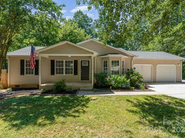 124 Julius Ln, Mooresville, NC 28117