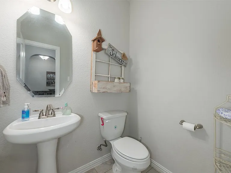 717 Seabourne Dr — Photo 11