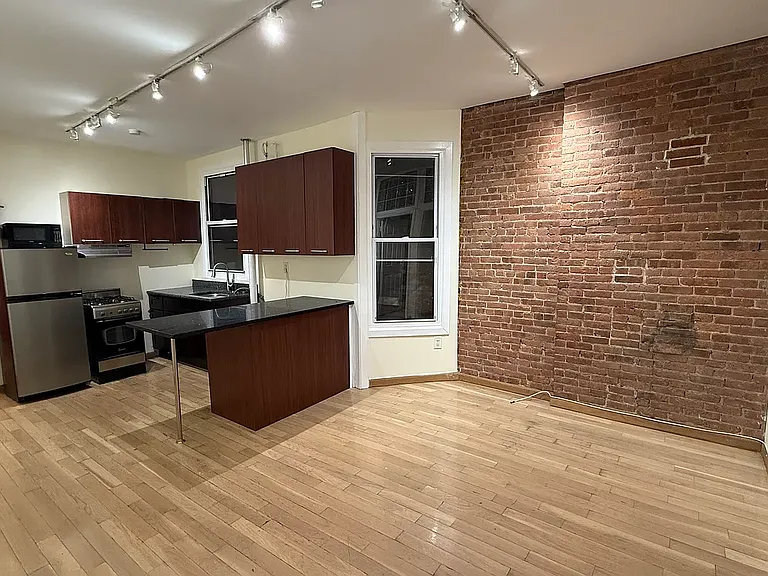 380 3rd Ave #2C — Photo 1