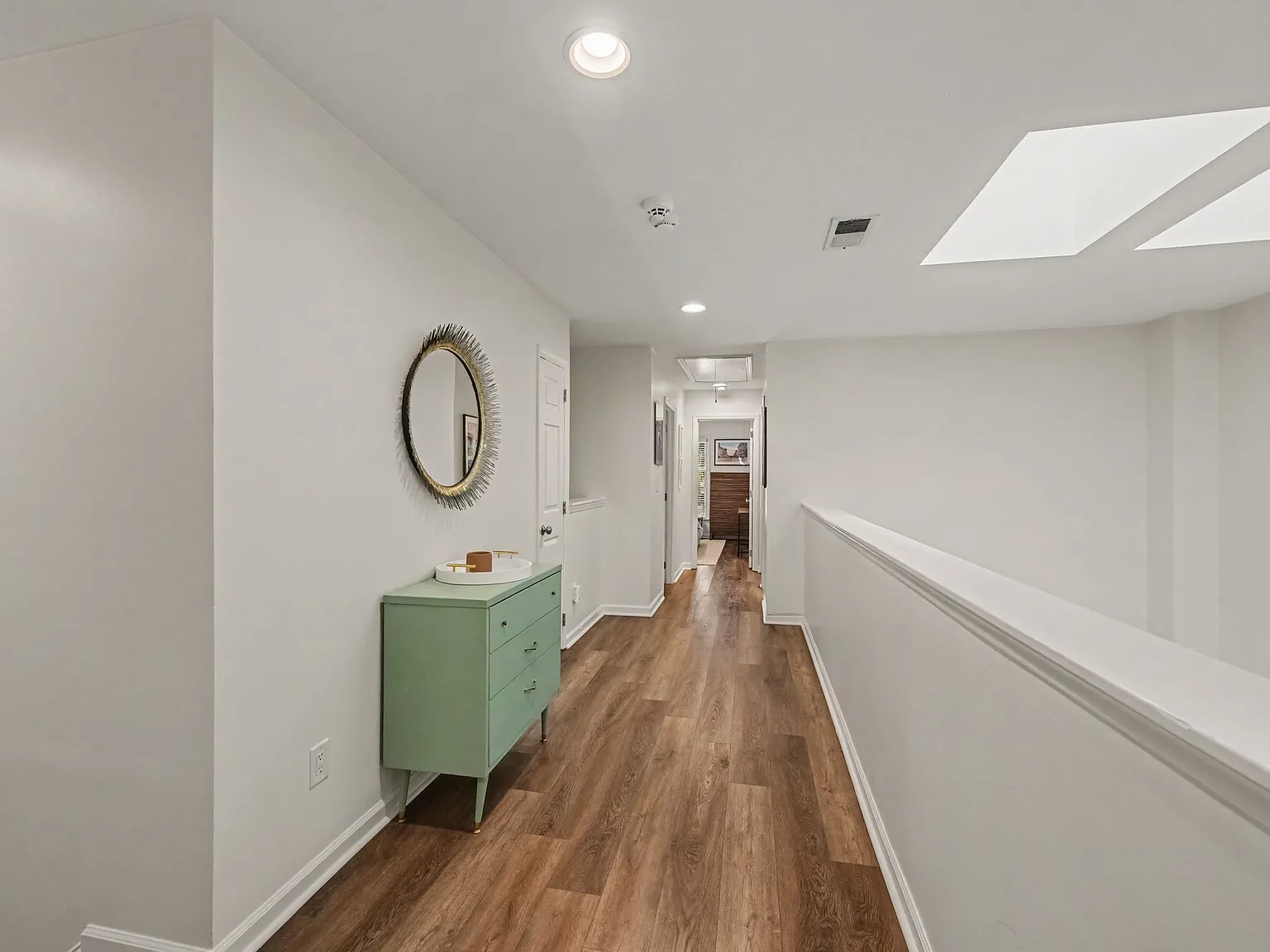 3 bed, 2.5 bath, 2008 sqft, $4,500 — Photo 1