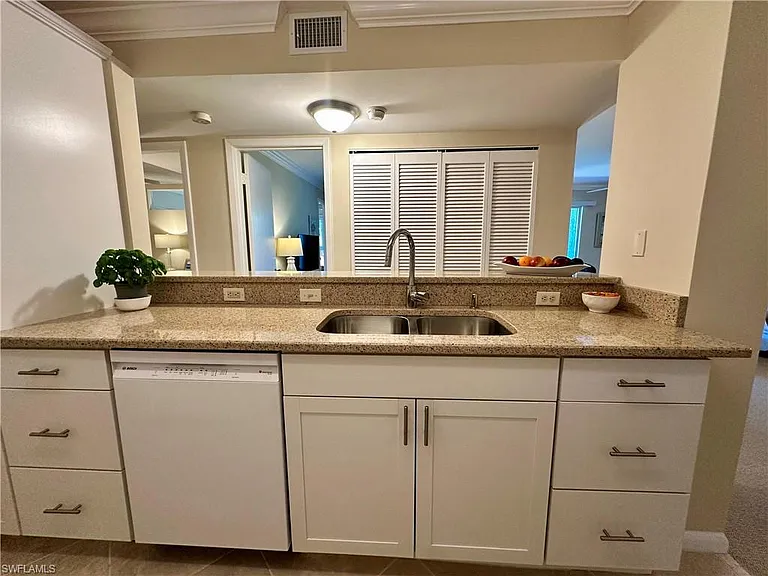 555 Park Shore Dr #B-205 — Photo 13