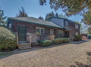 140 Cooke St, Edgartown, MA 02539