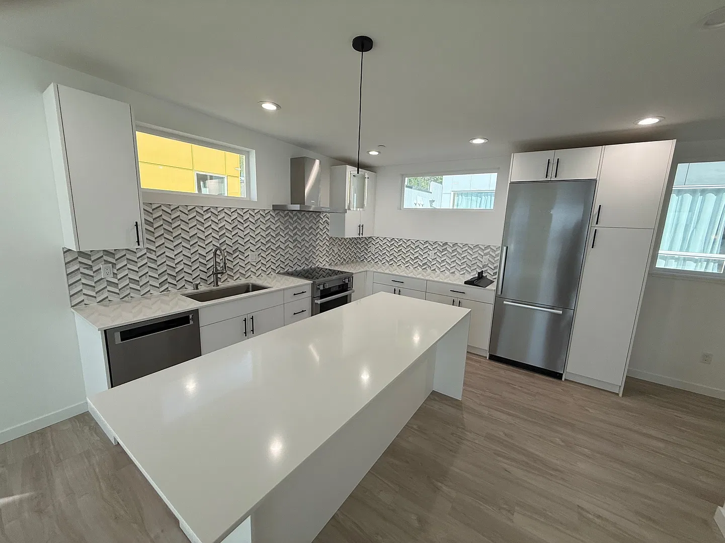 2 bed, 1550 sqft, $7,000 — Photo 2