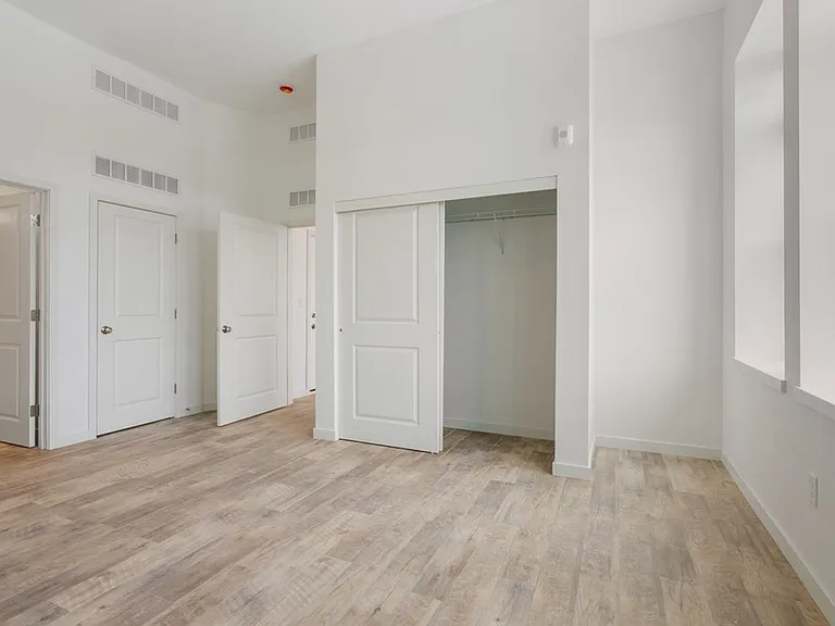 Reinbeck Apartments — Photo 9