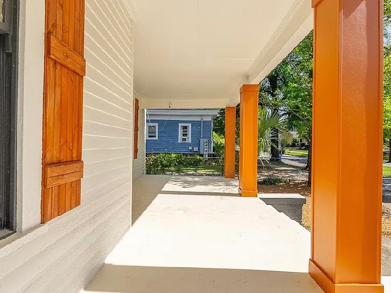2807 Beacon Ave — Photo 3