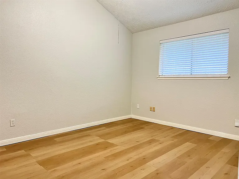 21414 Park Run Dr — Photo 21