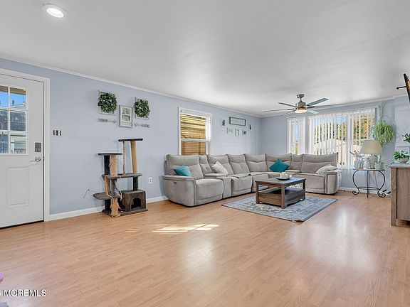 3rd image of 166 Hudson Avenue