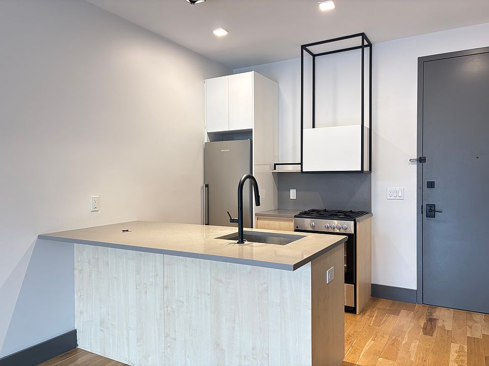 1st image of 413-419 Arlington Ave #306