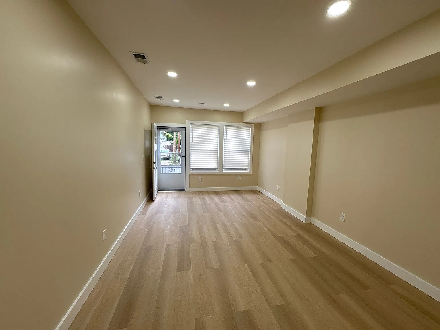 4 bed, 1.5 bath, 1223 sqft, $2,800 — Photo 3