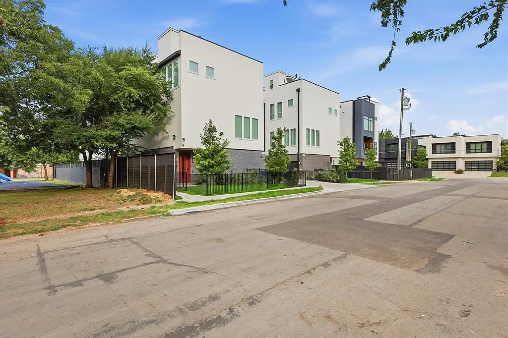 2 bed, 2.5 bath, 1674 sqft, $3,300 — Photo 3