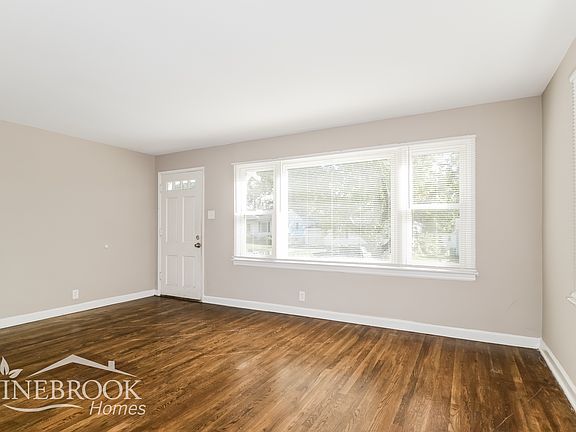 3rd image of 1205 Ashford Dr