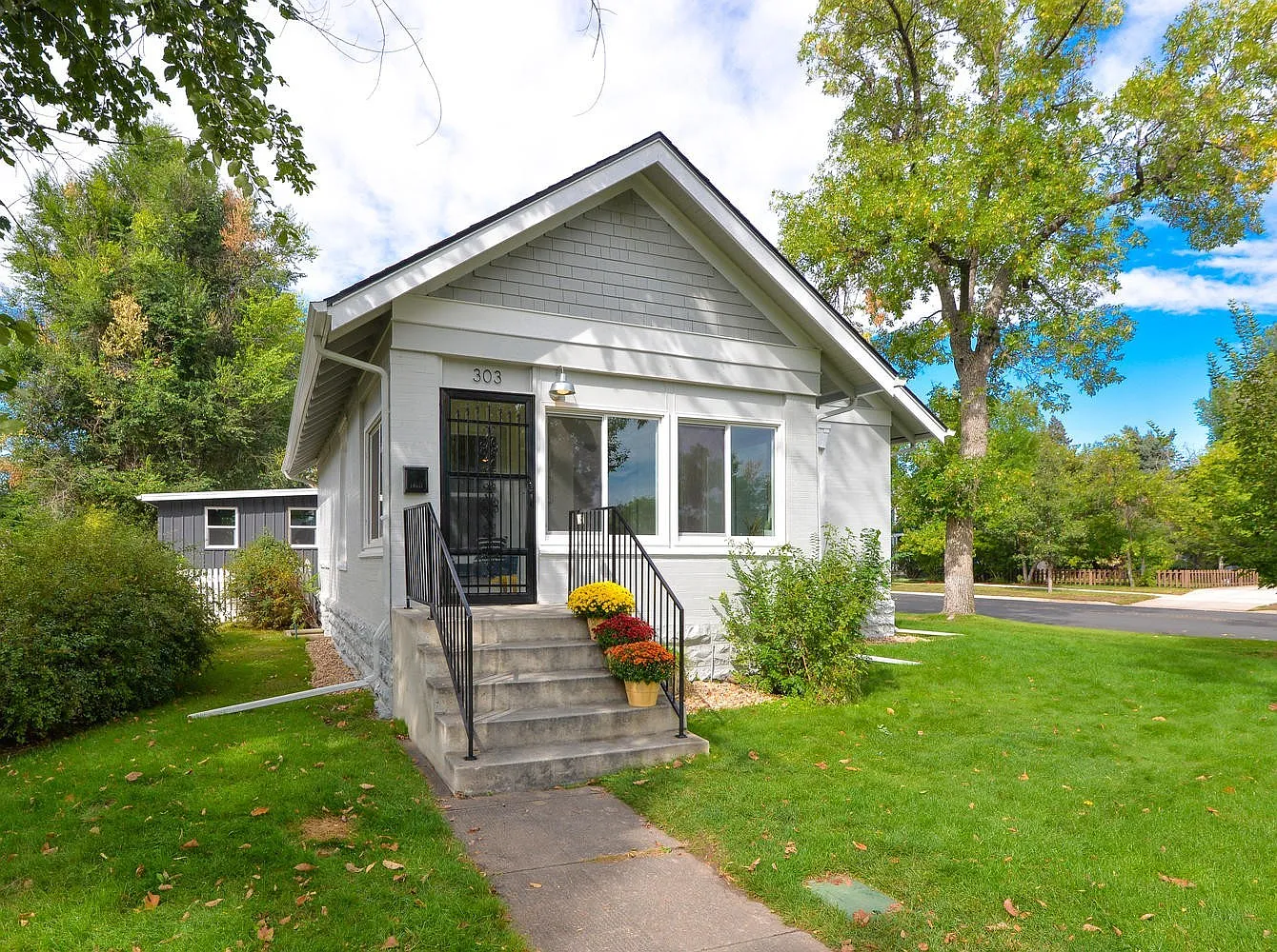 Beautifully remodeled 3 Bedroom Bungalow in Old Town — Photo 3