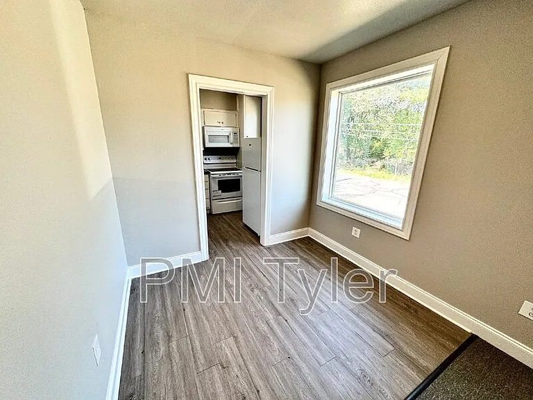 1822 W Oakwood St — Photo 9