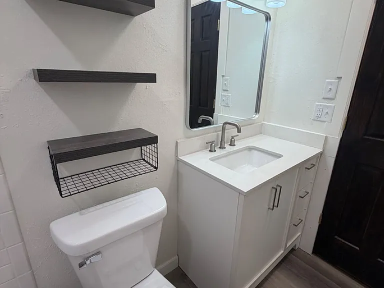 2116 W Elm St — Photo 12