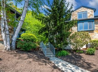 63 Overlook Dr, Hackettstown, NJ 07840
