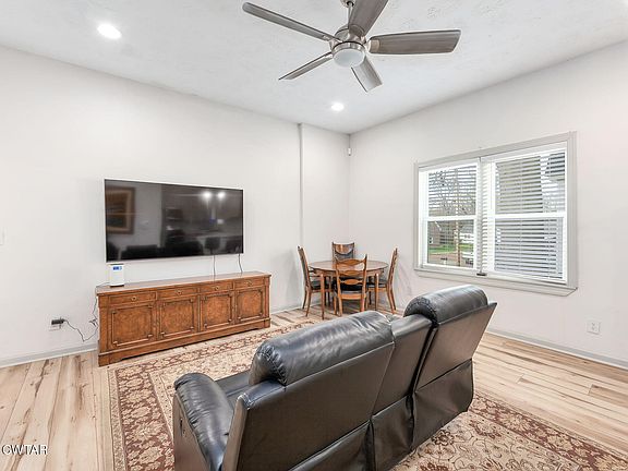 4th image of 209 Hatton St