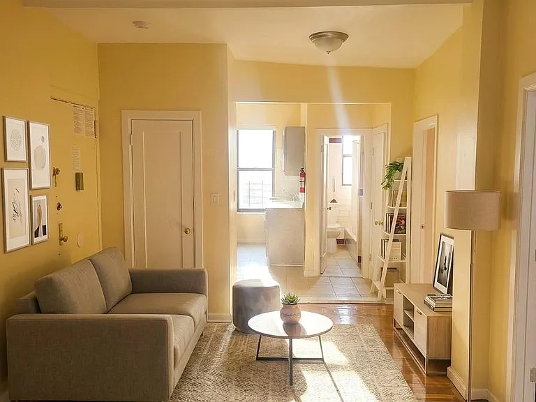 88-18 150th St #404 — Photo 2
