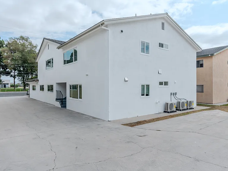 5919 Woodruff Ave #2-3-4 — Photo 12