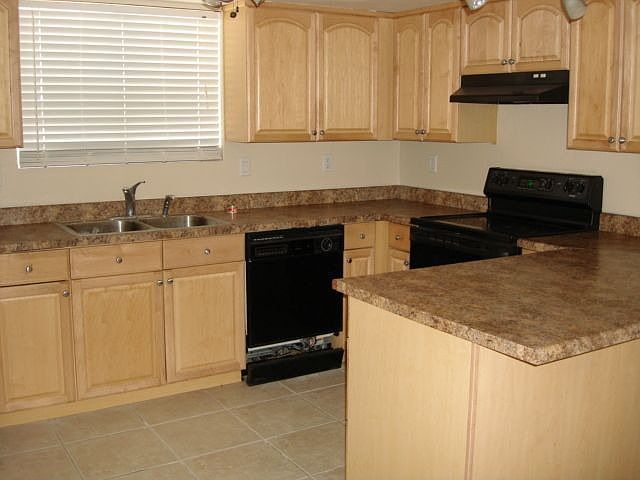 2nd image of 5650 E Ellis St