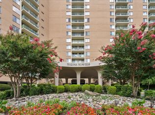 501 Slaters Ln APT 907, Alexandria, VA 22314