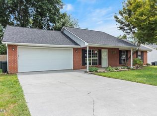 1925 Five Oaks Ln, Maryville, TN 37801