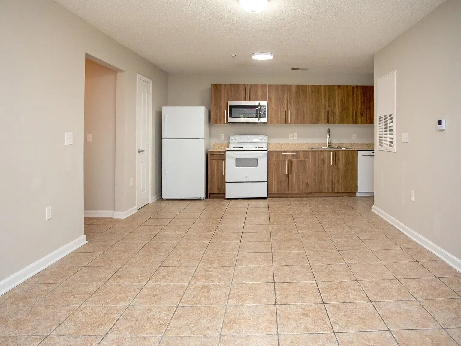 3 bed, 1264 sqft, $1,300 — Photo 2