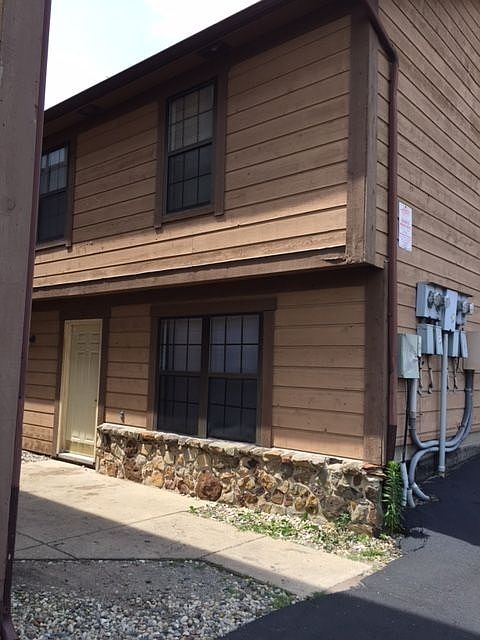 1st image of 112 E Wood St APT 4