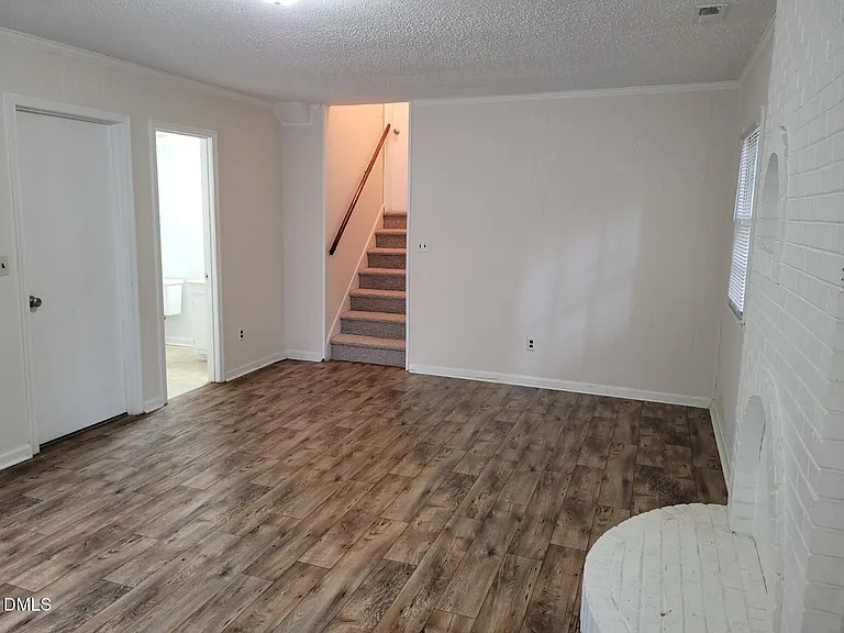 304 Holtz Ln — Photo 8