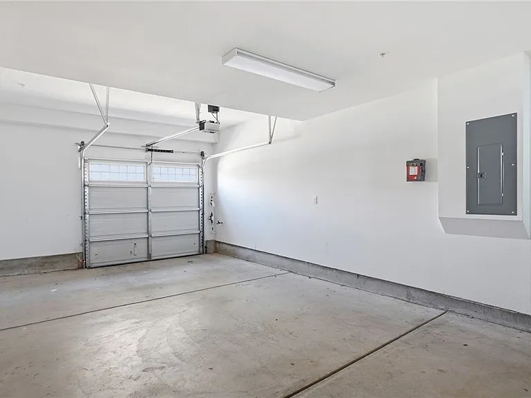 2560 Valentina Way — Photo 10