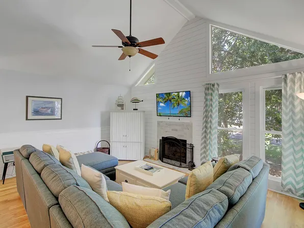 10 Lake Village Ln, Isle Of Palms, SC 29451
